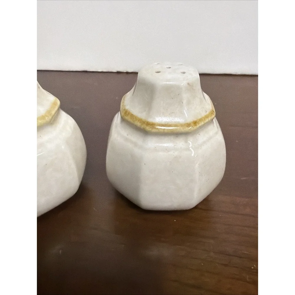 Mikasa Avante Venezia Set of Salt &‎ Pepper Shakers Ivory Japan